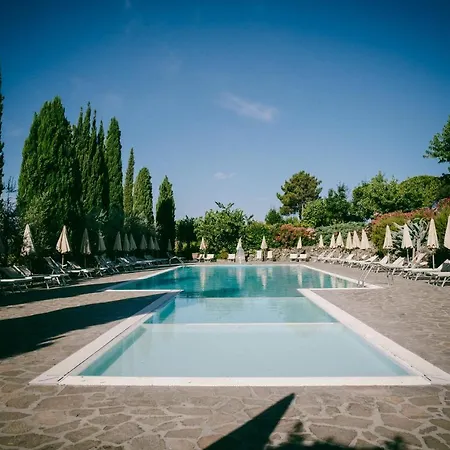 La Piazza Di San Donato