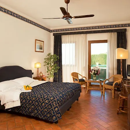 La Piazza Di San Donato Aparthotel Reggello