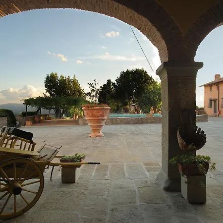 La Piazza Di San Donato * Reggello